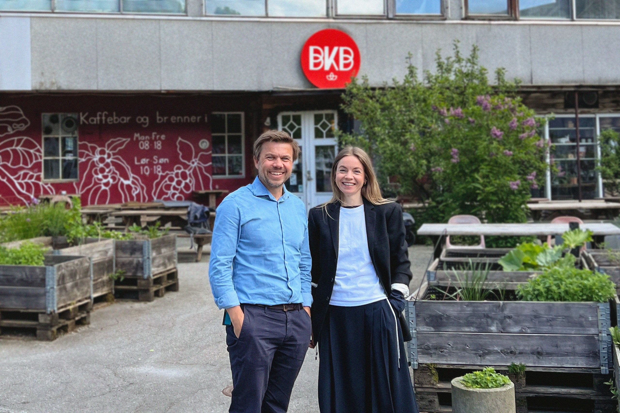 Øyvind Ramberg og Jeanette Bu Vindenes foran Riggen på Marineholmen